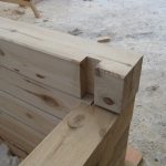 Чем заделать углы в брусовом доме внутри