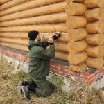 Конопатка дома из дерева