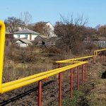 Надземный газопровод в селе