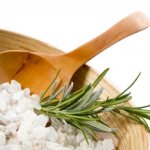 Соль в парной – альтернатива дорогостоящему пилингу
